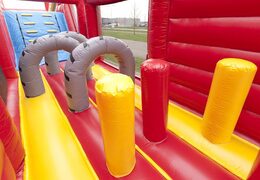 Percorso ad ostacoli gonfiabile a tema pompiere con 7 elementi di gioco e oggetti colorati acquista ora per i bambini. Ordina ora i percorsi ad ostacoli gonfiabili online su JB Gonfiabili Italia