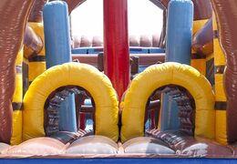 Ordina un esclusivo percorso ad ostacoli gonfiabile largo 17 metri a tema pirata per bambini. Ordina ora i percorsi ad ostacoli gonfiabili online su JB Gonfiabili Italia