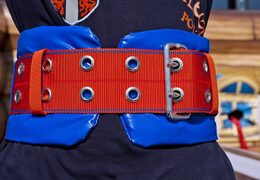 Professionele Bungeerun springkussen spel kopen voor zeskamp dorpsfeest actie in thema piraat voor kids bij JB Inflatables