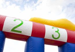 Professionele opblaas hobbelpaard race baan te koop voor kids in thema western cowboy bij JB Inflatables