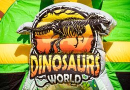 Ordina il cuscino d'aria gonfiabile multigiocatore con scivolo a tema dinosauro giallo verde