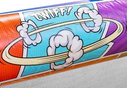 Acquista percorso ad ostacoli gonfiabile da 13 metri a tema Comic per bambini. Ordina ora i percorsi ad ostacoli gonfiabili online su JB Gonfiabili Italia