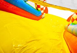 Ordina un percorso a ostacoli gonfiabile da 13 m in tema Comic per bambini.  Acquista ora i percorsi ad ostacoli gonfiabili online su JB Gonfiabili Italia