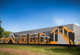 Mega castello gonfiabile con ostacoli