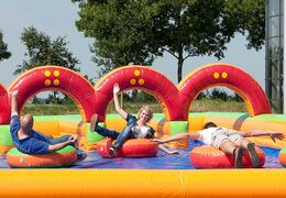 Shuffleboard vivo con gli amici