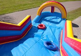 Gioco del castello gonfiabile ballo in vasca