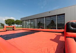 Vendo saponetta arancione con pista da calcio nera