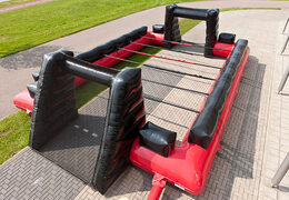 Acquista calcio balilla gonfiabile sportivo nero rosso con imbarco unico.