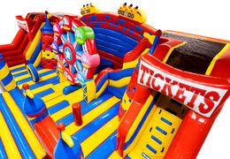 Interno di Slideworld a tema montagne russe