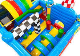 Interno del castello gonfiabile multiplay a tema fumetto con archi e pilastri