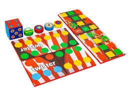 Set di giochi colorato sul davanti di Softplay a tema montagne russe