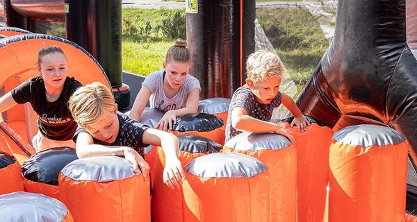 JB Gonfiabili, fornitore di attrazioni e giochi gonfiabili. Acquista i giochi gonfiabili online o richiedi le possibilità di personalizzazione