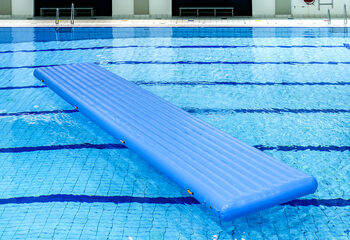 Acquista un bel materassino ermetico lungo 10 metri per grandi e piccini. Ordina ora i percorsi ad ostacoli gonfiabili online su JB Gonfiabili Italia