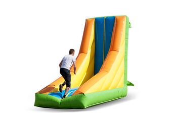 Opblaasbare kantelmuur springkussen kopen in kleuren voor kinderen bij JB Inflatables