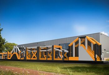 Mega castello gonfiabile con ostacoli