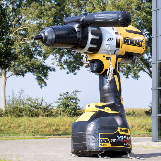 Acquista una promozione gonfiabile per l'esplosione di una perforatrice De Walt alta 4 metri. Ordina ora i gonfiabili 3d online su JB Gonfiabili Italia