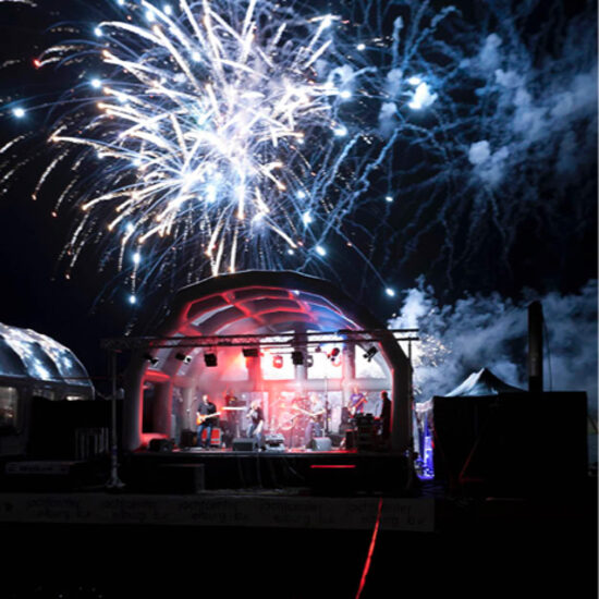 Een op maat gemaakt assortiment - opblaaspodium