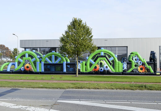 Acquista un mega percorso a ostacoli di 30 metri nei colori nero e verde per grandi e piccini. Ordina ora i percorsi ad ostacoli gonfiabili online su JB Gonfiabili Italia