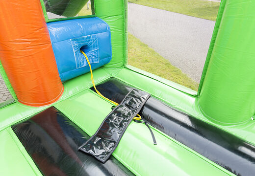 Ordina un'arena sportiva multifunzionale per diversi tipi di attività sportive per grandi e piccini. Acquista ora l'arena sportiva gonfiabile online su JB Gonfiabili Italia