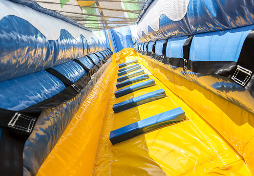 Ottieni il tuo scivolo gonfiabile a coccodrillo con i colori allegri e la divertente stampa sulla parete posteriore per bambini. Ordina ora gli scivoli gonfiabili online su JB Gonfiabili Italia