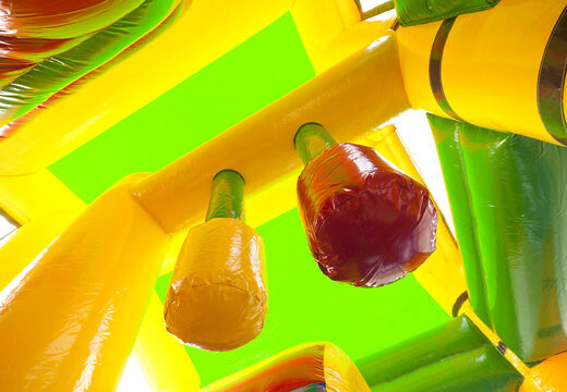 Acquistare un saltarello multiattività gonfiabile con tetto, ostacoli e scivolo con il tema coccodrillo