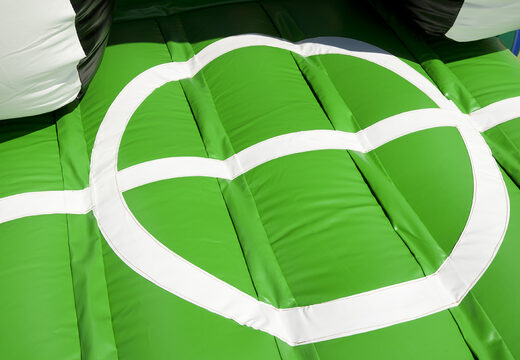 Acquistare un multiattività gonfiabile con ostacoli e scivoli con il tema calcio