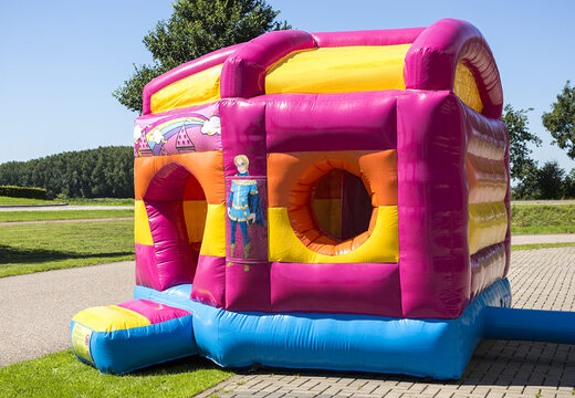 Un gioco gonfiabile con scivolo con il tema principessa per bambini in vendita