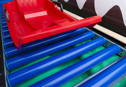 Ordina la doppia pista a rulli gonfiabile in tema invernale per grandi e piccini. Acquista ora le attrazioni invernali gonfiabili online su JB Gonfiabili Italia