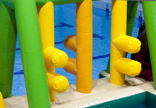 Ordina un corso d'assalto gonfiabile a forma di coccodrillo con oggetti divertenti per grandi e piccini. Acquista ora i percorsi ad ostacoli gonfiabili online su JB Gonfiabili Italia