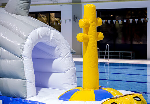 Storm track shark percorre 13 metri in un design unico con divertenti oggetti 3D e non meno di 2 scivoli per grandi e piccini. Acquista ora i percorsi ad ostacoli per piscine gonfiabili online su JB Gonfiabili Italia