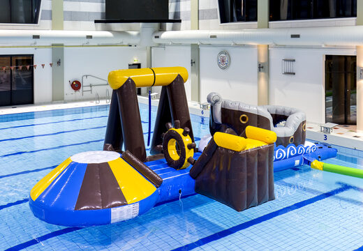 Esclusiva isola di gioco dei pirati gonfiabile ermetica con una vite, una torre di arrampicata, uno scivolo rotondo e ostacoli per grandi e piccini. Acquista ora giochi gonfiabili in piscina online su JB Gonfiabili Italia