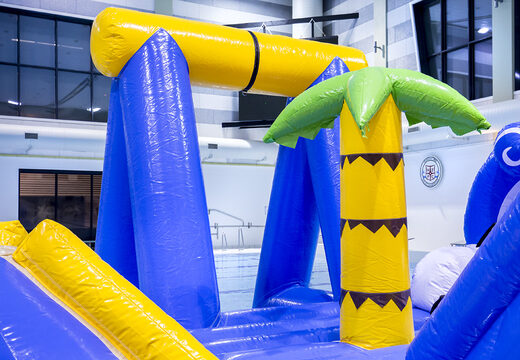 Fantastica isola di gioco a tema surfista con vite, torre di arrampicata, scivolo rotondo e ostacoli per grandi e piccini. Ordina ora i giochi gonfiabili in piscina online su JB Gonfiabili Italia