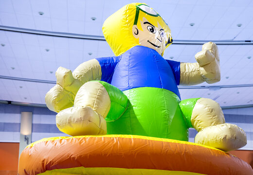 Ordina un'isola di gioco gonfiabile ermetica a tema surfista con una vite, una torre di arrampicata, uno scivolo rotondo e ostacoli per grandi e piccini. Acquista ora giochi gonfiabili in piscina online su JB Gonfiabili Italia