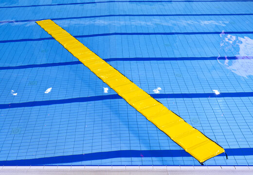 Acquista un tappetino per passeggiate sull'acqua per bambini di diverse dimensioni e colori. Ordina ora le attrazioni acquatiche gonfiabili online su JB Gonfiabili Italia