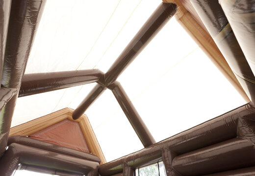 Ordina un rifugio Aprés Ski gonfiabile con una dimensione standard di 7 per 5 per 4 metri per grandi e piccini. Acquista ora le attrazioni invernali gonfiabili online su JB Gonfiabili Italia