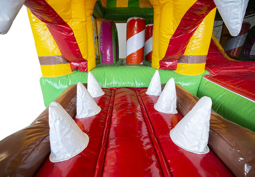 Ordina la castello gonfiabile multigiocatore Jungleworld con scivolo e oggetti 3D per bambini. Acquista castelli gonfiabili online su JB Gonfiabili Italia