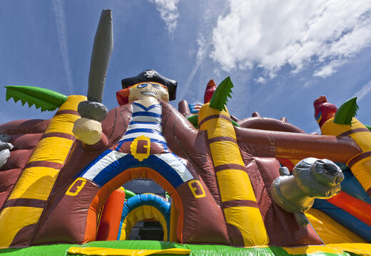 Acquista mini castello gonfiabile multigiocatore a tema barca pirata gonfiabile con scivolo per bambini. Ordina i castelli gonfiabili online su JB Gonfiabili Italia