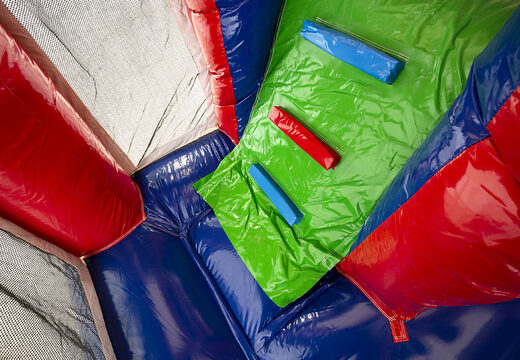 Acquistare un saltarello multiattività gonfiabile con tetto, ostacoli e scivolo con il tema vigili del fuoco