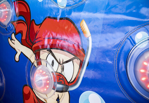 Ordina il tema subacqueo IPS Splash Wall: stampa di dettagli con uno spruzzo d'acqua nella parte superiore per grandi e piccini. Acquista ora i paraspruzzi gonfiabili IPS online su JB Gonfiabili Italia