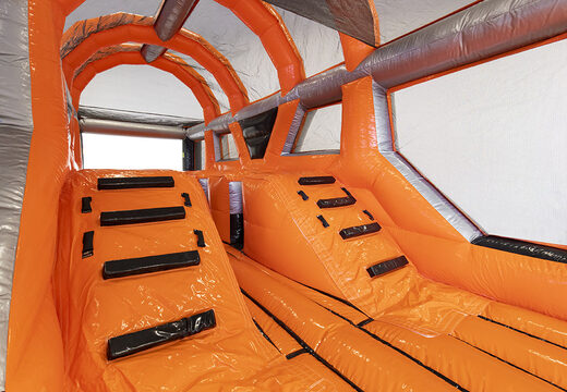 Ordina il percorso a ostacoli Giga nel tema Canyon Jump per bambini. Acquista ora i percorsi ad ostacoli gonfiabili online su JB Gonfiabili Italia