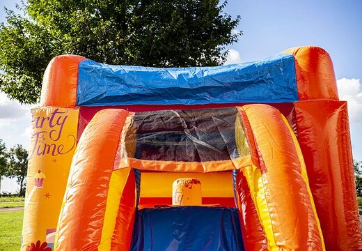 Ordina una piccola castello gonfiabile multifunzionale coperta da una festa a tema per bambini. Acquista castelli gonfiabili online su JB Gonfiabili Italia