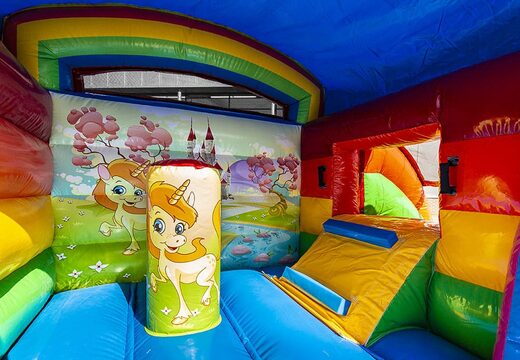 Piccolo castello gonfiabile multidivertente per uso commerciale in tema unicorno da acquistare per i bambini. I castelli gonfiabili sono in vendita su JB Gonfiabili Italia online
