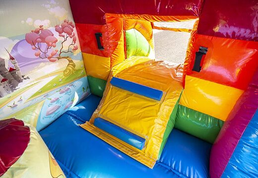 Ordina un mini castello gonfiabile multifun con tetto per bambini a tema unicorno arcobaleno. Acquista i castelli gonfiabili da JB Gonfiabili Italia online