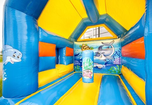 Castello gonfiabile multifun a tema mondo marino con tetto e in una combinazione di colori blu giallo e arancione in vendita su JB Gonfiabili Italia online