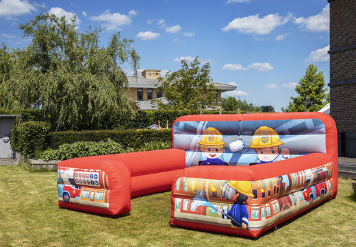 Acquista il gioco gonfiabile con il schiuma e organizza una festa schiuma per bambini con il tema pompieri