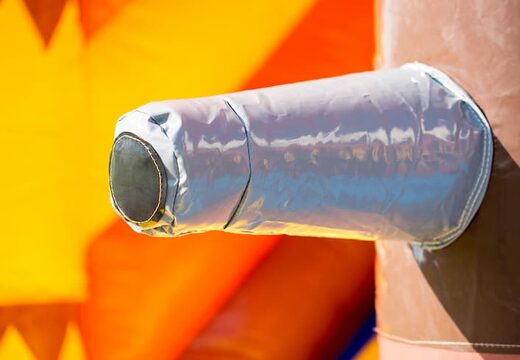 Acquista un castello gonfiabile a tema pirata con scivolo per bambini. Acquista castelli gonfiabili online su JB Gonfiabili Italia