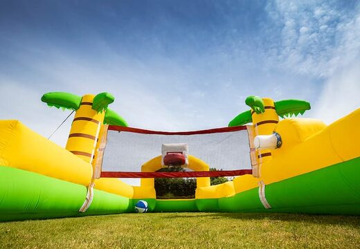 Acquista il gonfiabile centro sportivo con il tema pallacanestro, calcio e pallavolo della JB Bubble e organizza la tua festa schiuma facile da posizionare e utilizzare