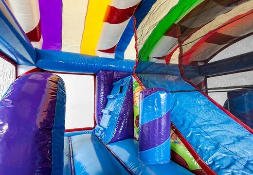 Ordina la castello gonfiabile Candyland in un design unico, uno scivolo e oggetti 3D per bambini. Acquista castelli gonfiabili online su JB Gonfiabili Italia