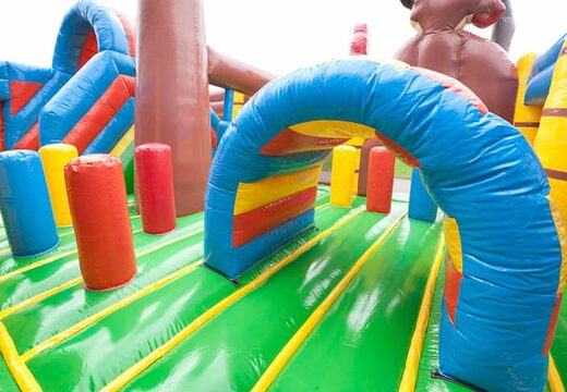 Castello gonfiabile multigiocatore della barca dei pirati con scivolo al centro e oggetti 3D per i bambini. Ordina i castelli gonfiabili online su JB Gonfiabili Italia