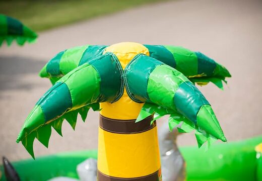 Acquistare un gioco gonfiabile semi aperto per bambini con ostacoli, tema giungla.